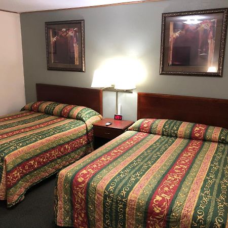 Budget Host Inn - Эмпория Экстерьер фото