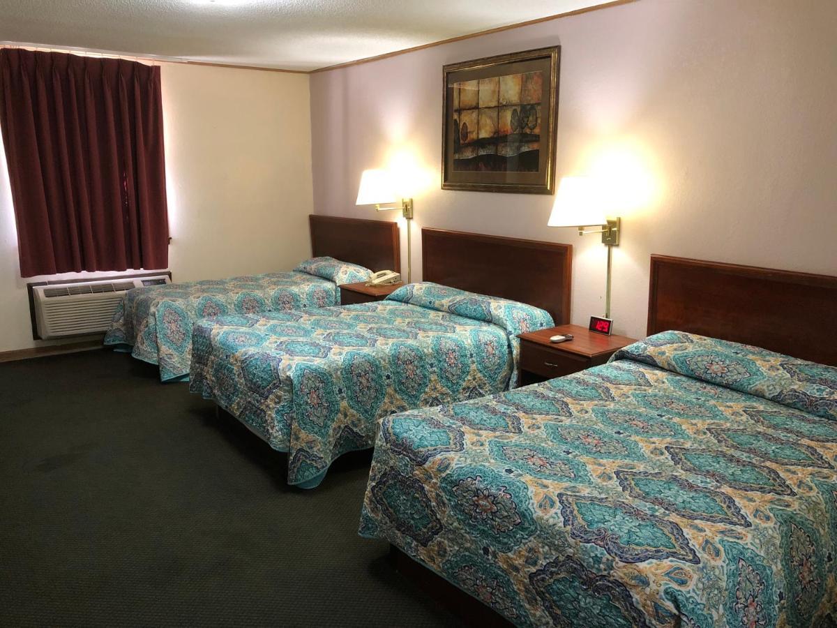 Budget Host Inn - Эмпория Экстерьер фото